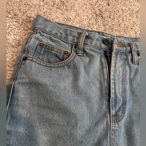 Uneven raw hem jean skirt - Picture 3 of 5